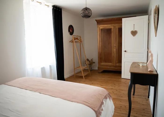 Maison De La Rochejaquelein 塞夫勒河畔圣洛朗