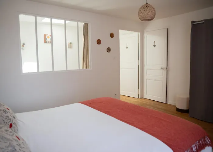 Maison De La Rochejaquelein * 塞夫勒河畔圣洛朗