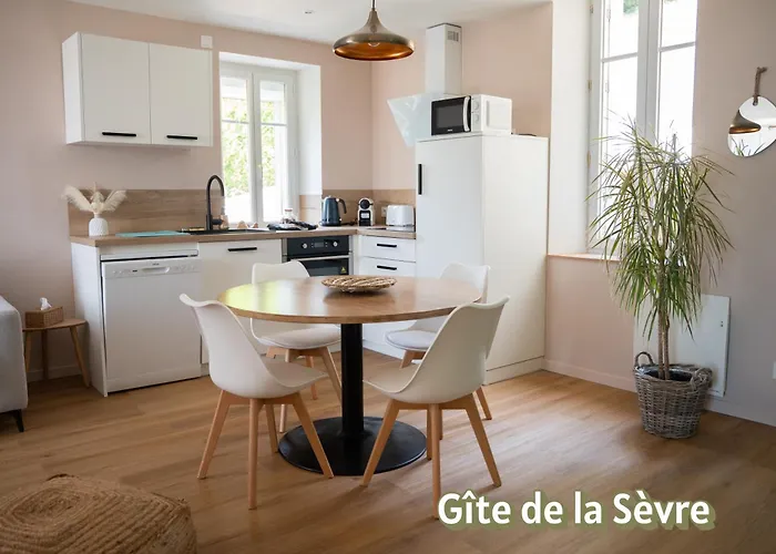 Maison De La Rochejaquelein Saint-Laurent-sur-Sèvre